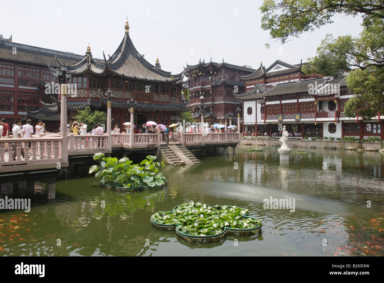 China, Shanghai, Yu Yuan Shangcheng, Yu Gardens Bazaar in the Old City Of Shanghai Stock Photo