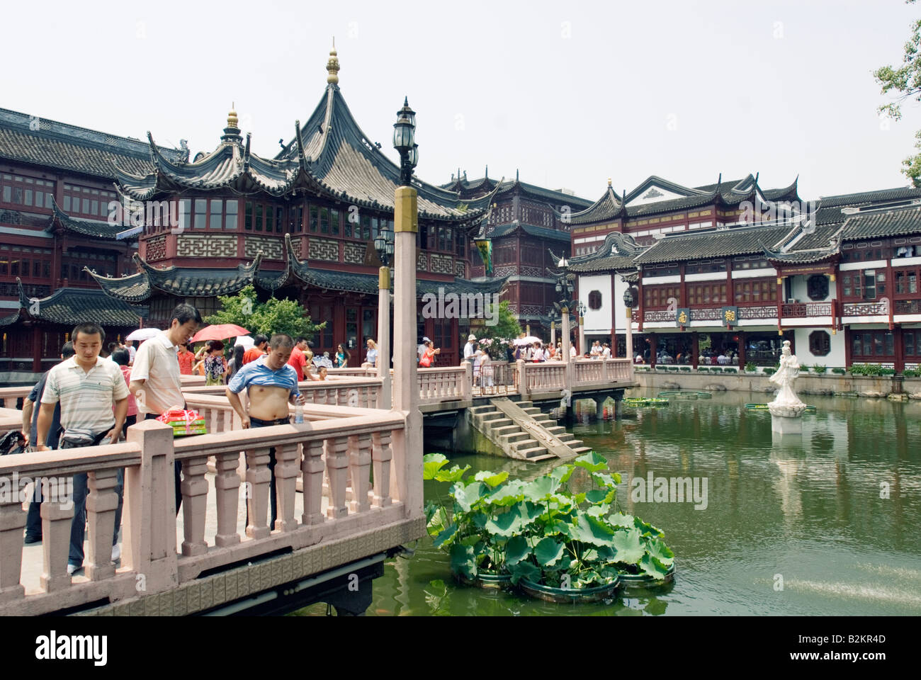 China, Shanghai, Yu Yuan Shangcheng, Yu Gardens Bazaar in the Old City Of Shanghai Stock Photo
