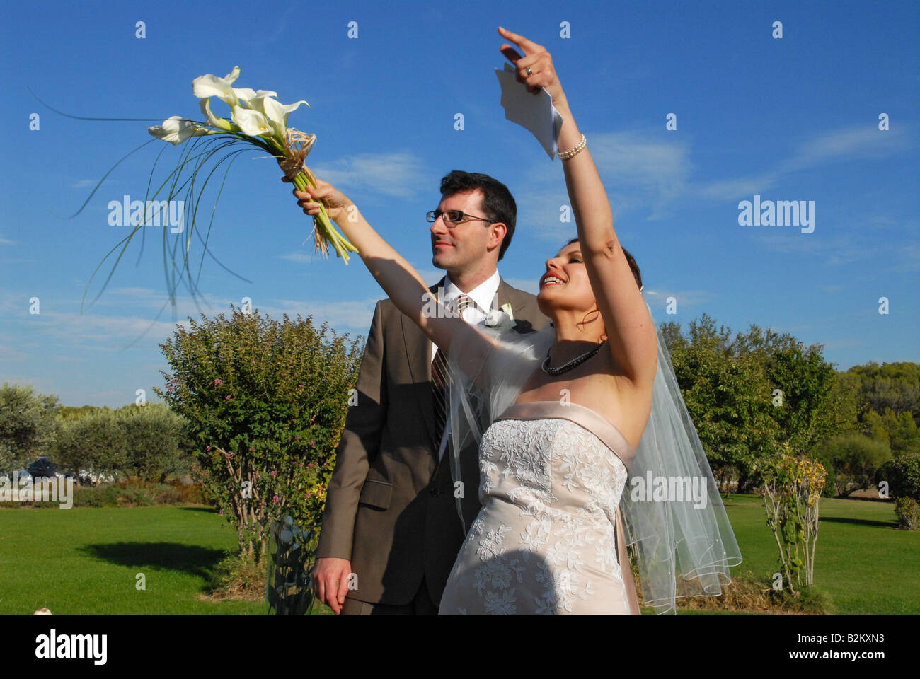 Wedding, bride throwing bouquet Stock Photo Alamy