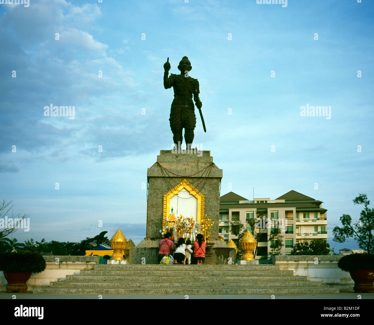 Statue of Chao Fa Ngum or Prince Fa Ngum Stock Photo - Alamy