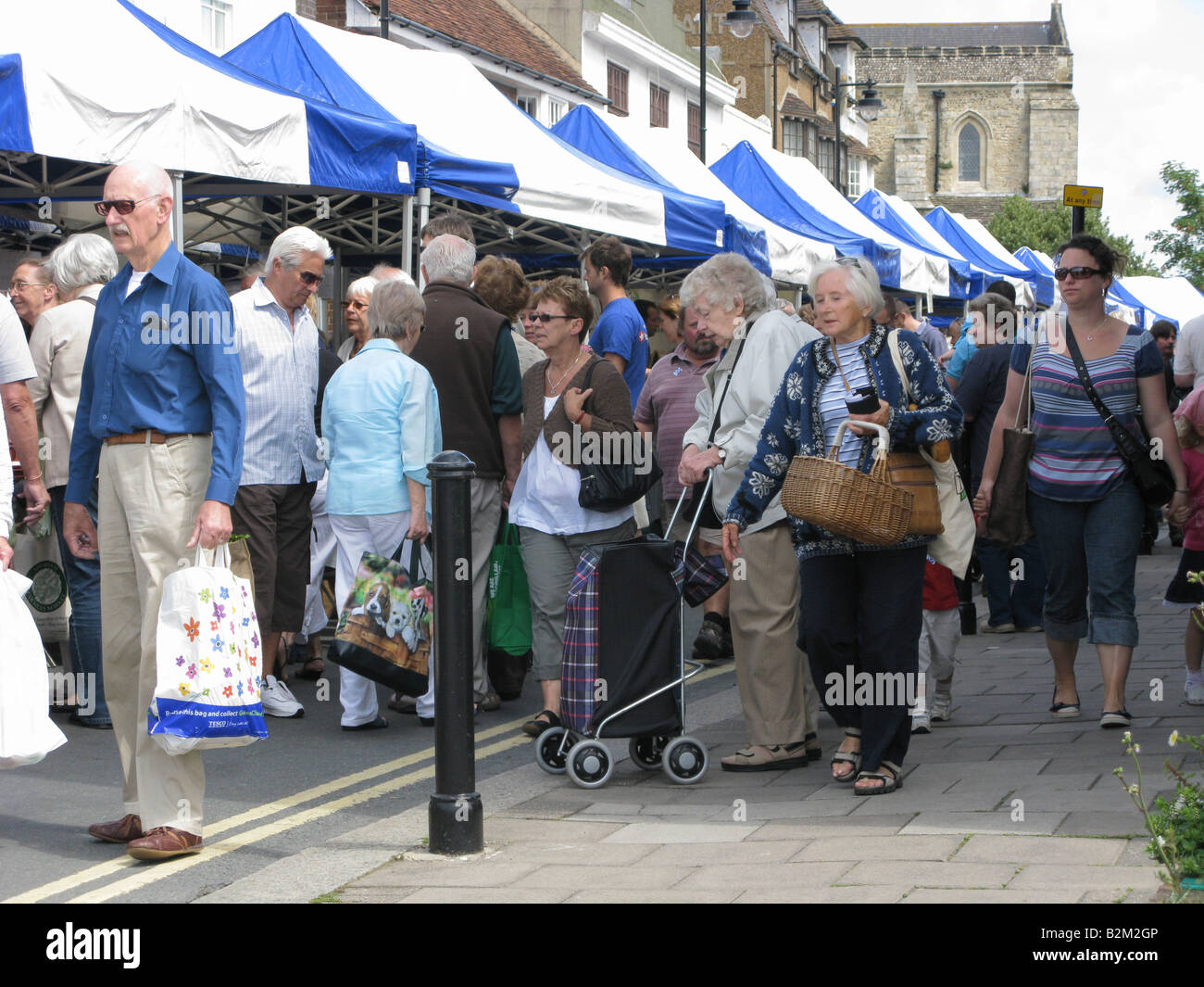 Busy farmers market hires stock photography and images Alamy