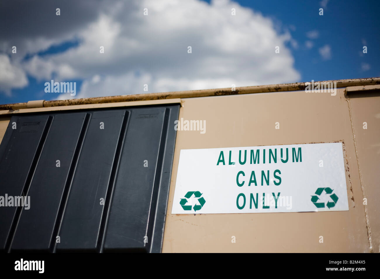 Aluminum can recycling hires stock photography and images Alamy