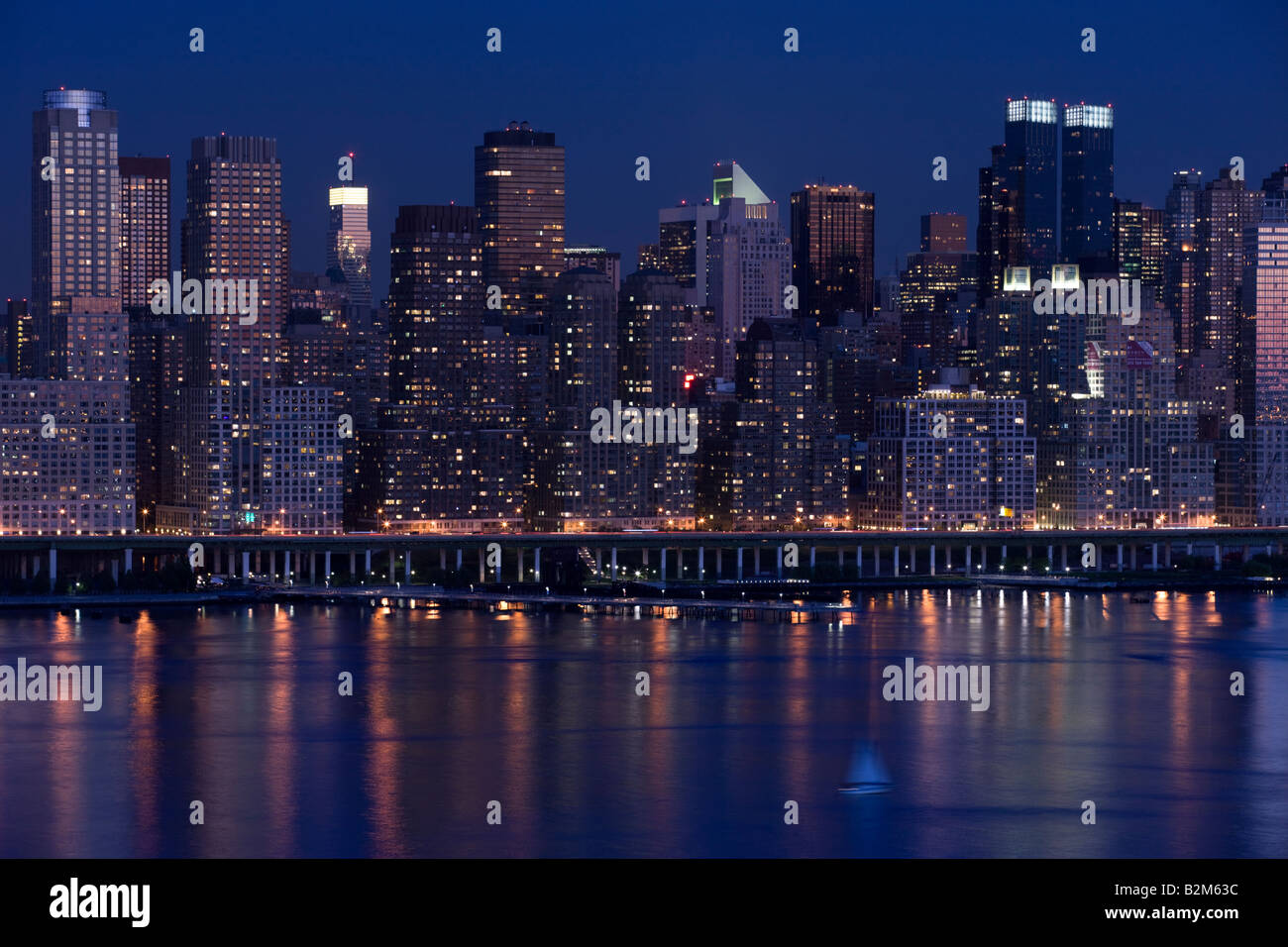 MIDTOWN SKYLINE MANHATTAN NEW YORK CITY USA Stock Photo - Alamy