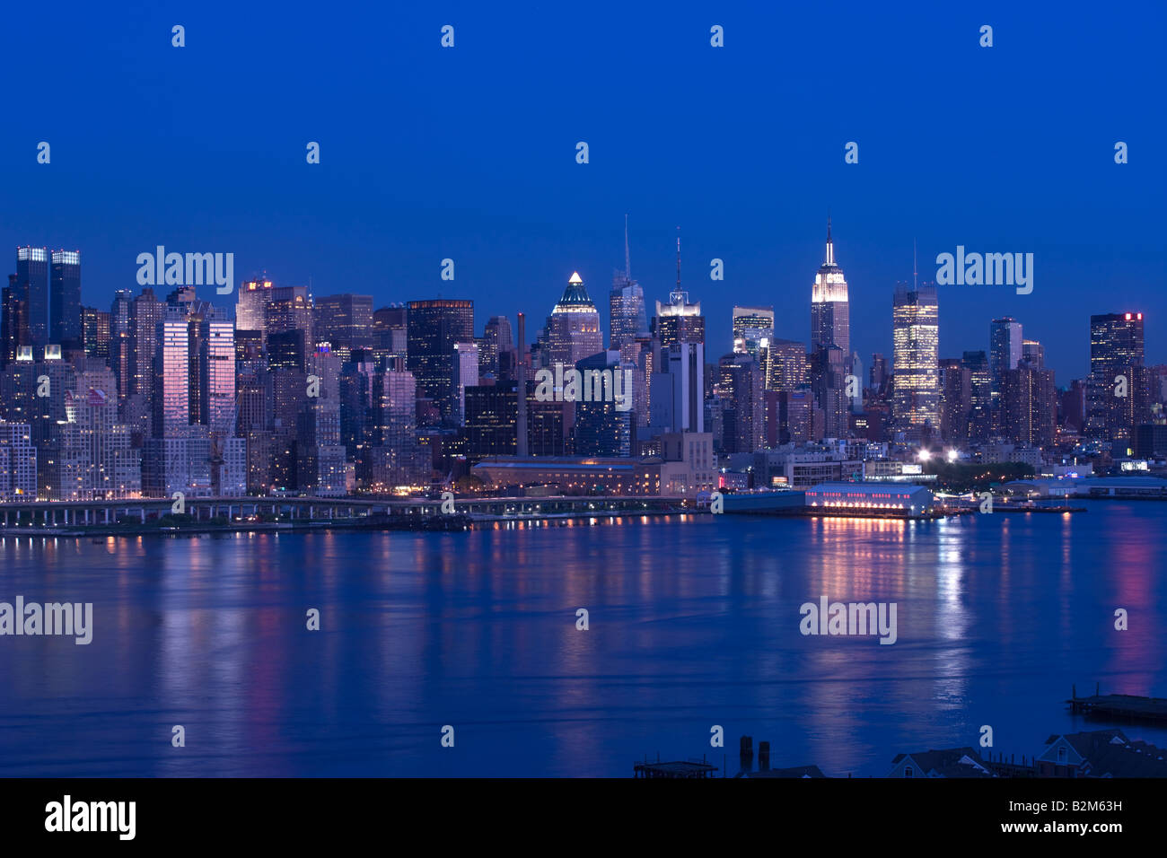 MIDTOWN SKYLINE MANHATTAN NEW YORK CITY USA Stock Photo - Alamy