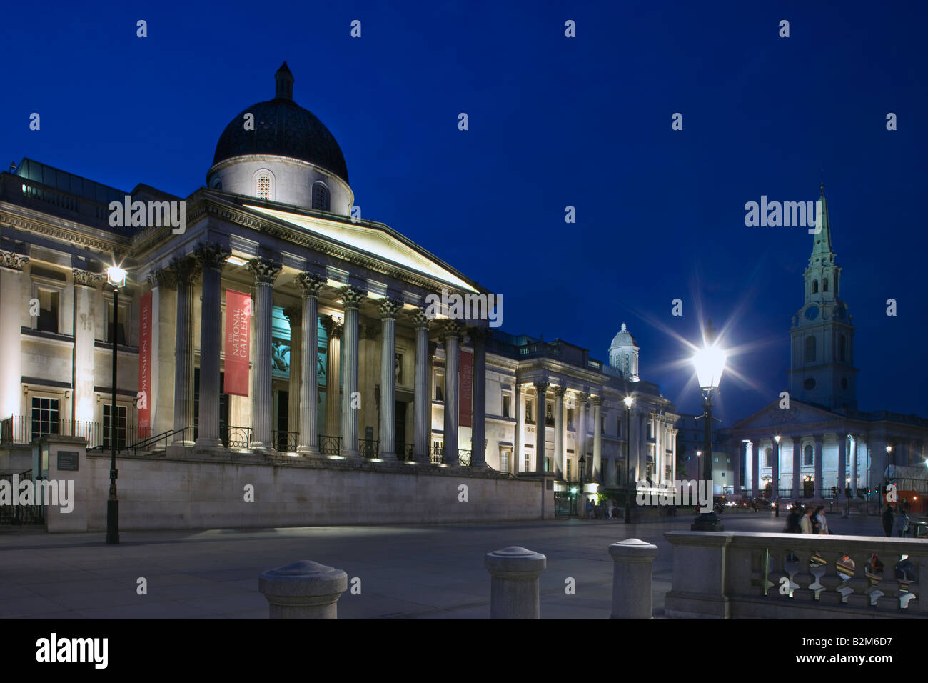 FRONT ENTRANCE COLONADE NATIONAL GALLERY OF ART TRAFALGAR SQUARE LONDON