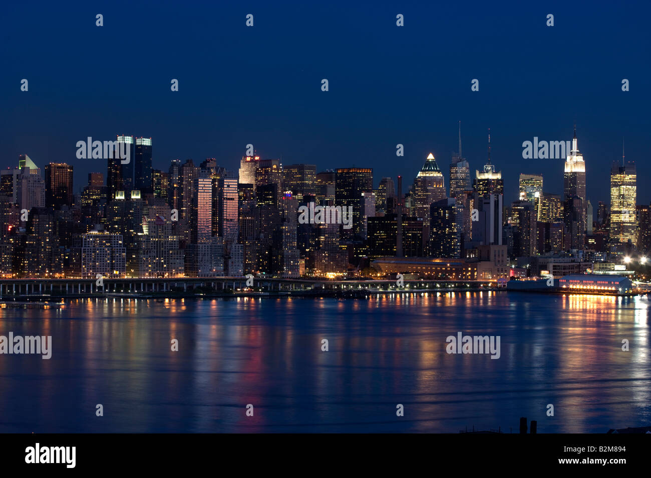 MIDTOWN SKYLINE MANHATTAN NEW YORK CITY USA Stock Photo - Alamy
