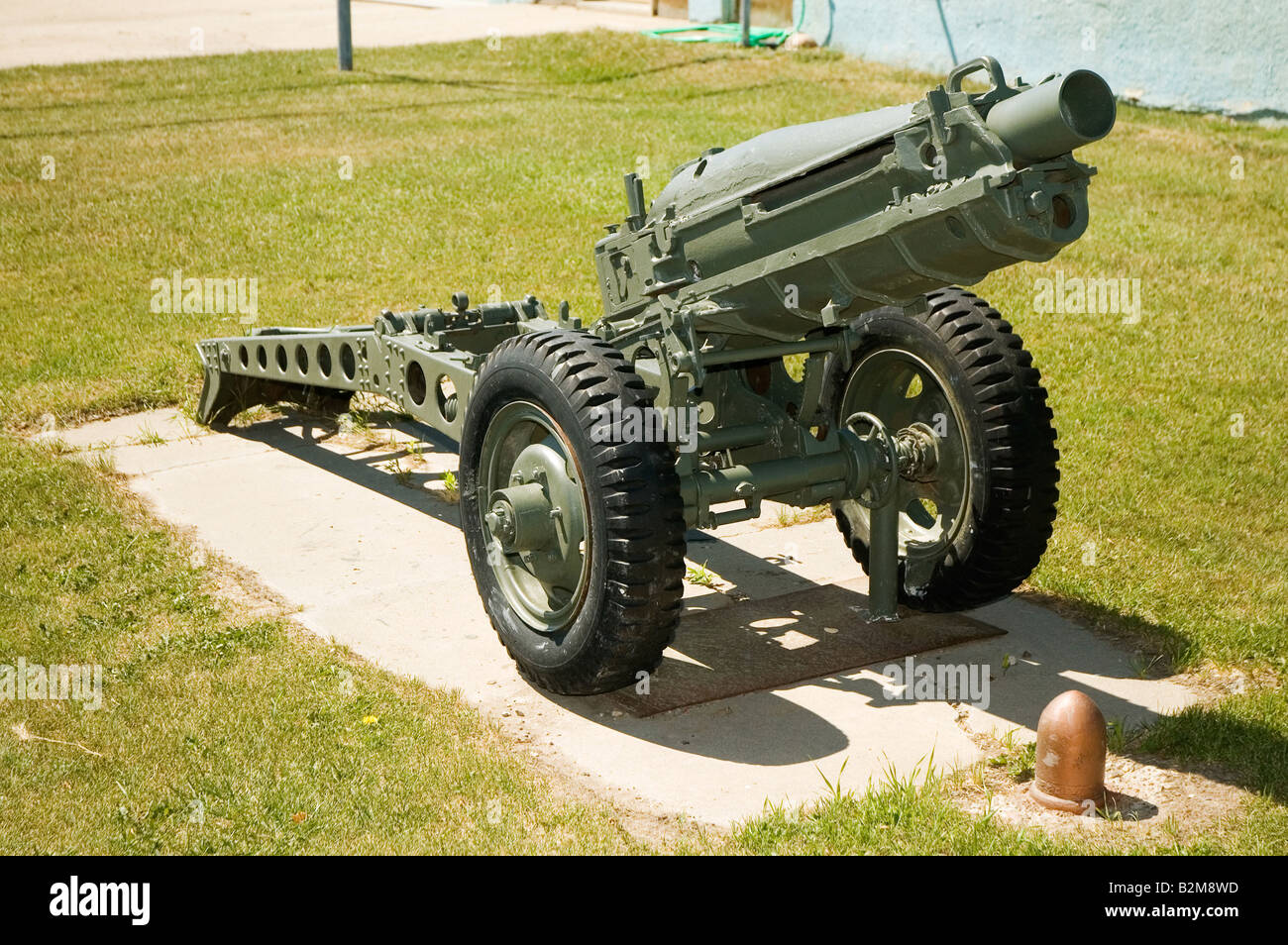 75 mm Pack Howitzer M8 on display Stock Photo