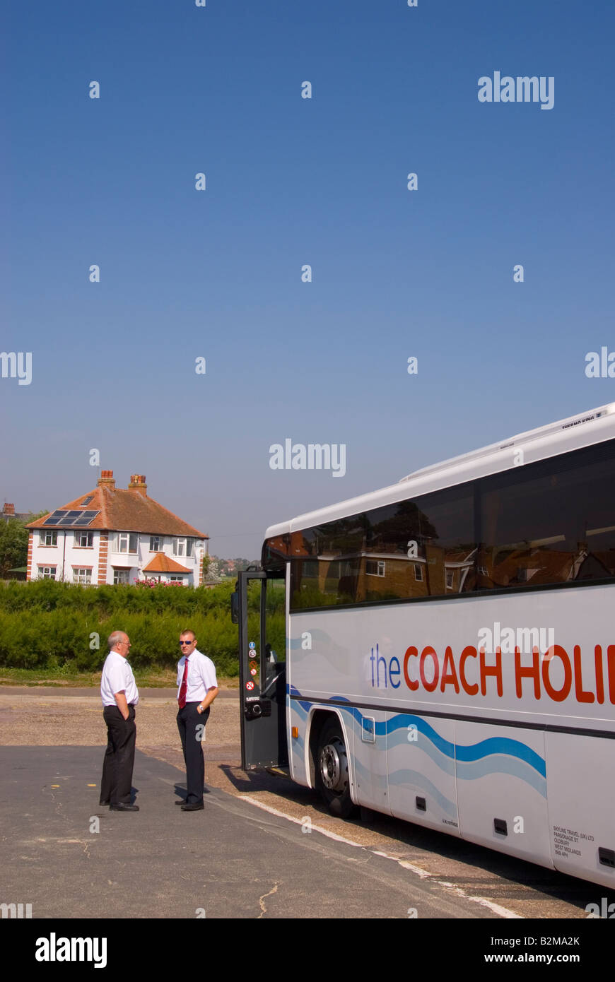 Two Coach Drivers Having A Chat AT Southwold Beach Car Park Stock Photo - Alamy Two Coach Drivers Having A Chat AT Southwold Beach Car Park Stock Photo - Alamy
