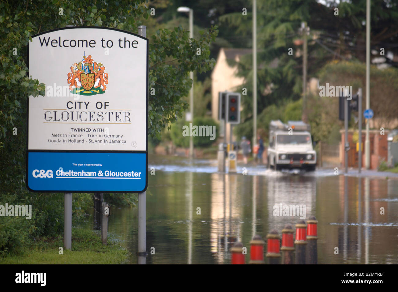 A WELCOME TO GLOUCESTER SIGN ON TEWKESBURY ROAD IN THE LONGFORD AREA WHICH SUFFERED FROM FLOODING JULY 2007 UK Stock Photo