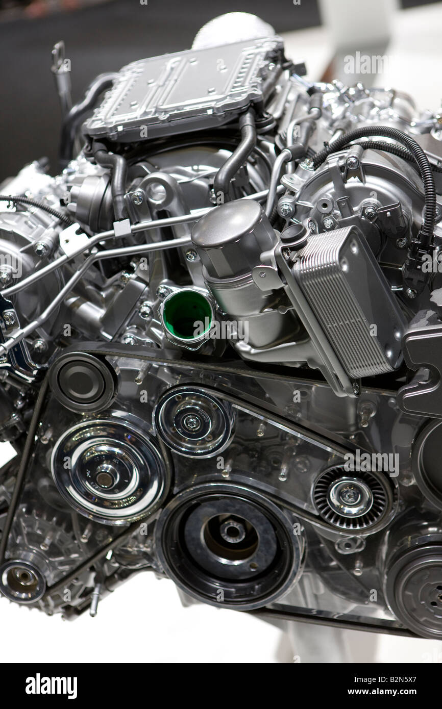 Mercedes benz car engine hires stock photography and images Alamy