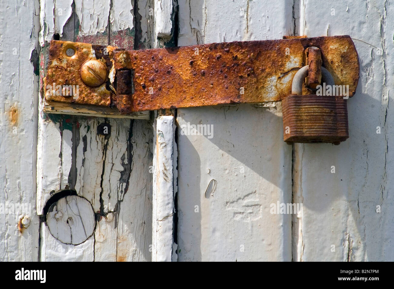 A rusted metal mouse trap Stock Photo - Alamy