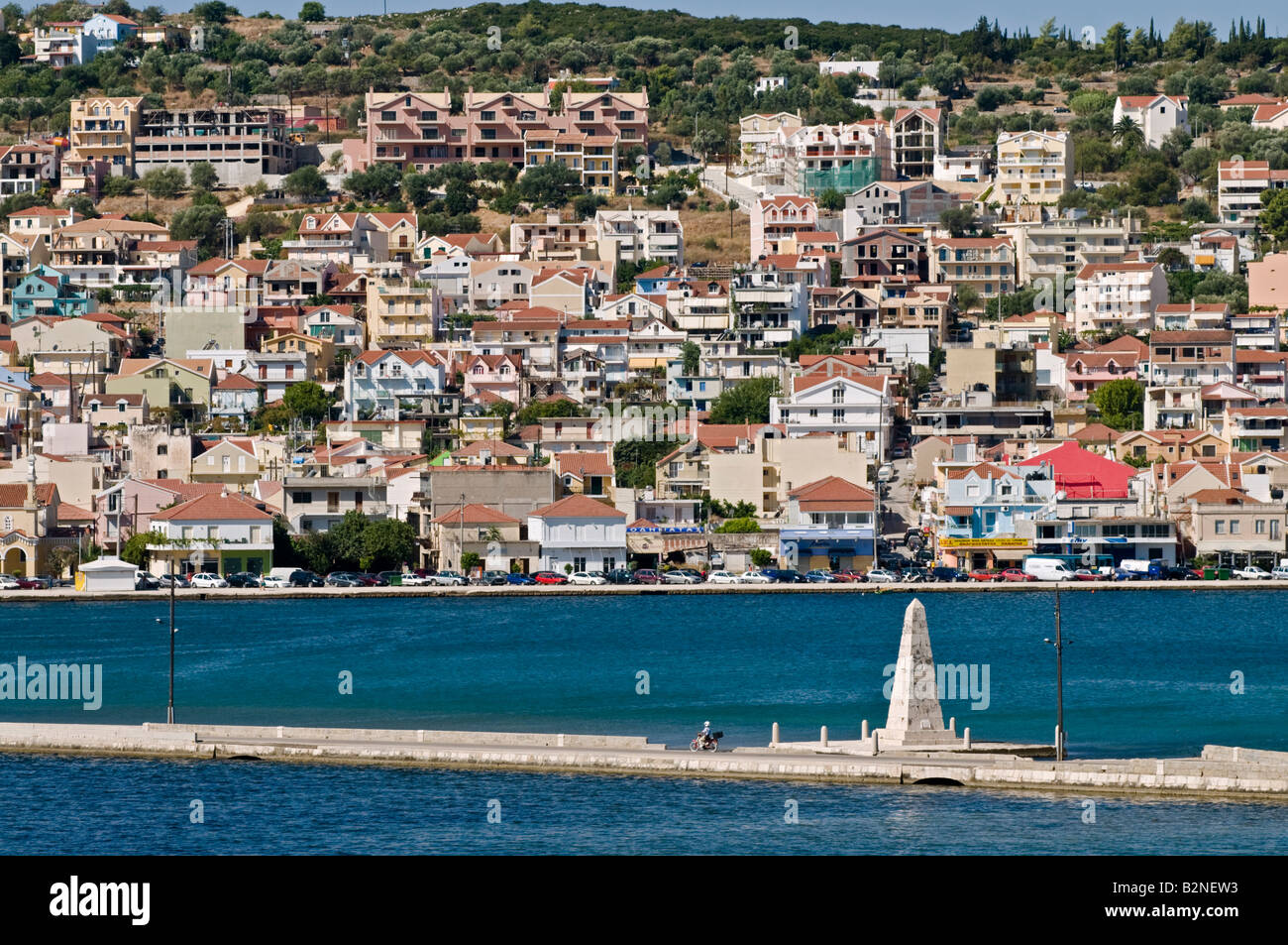 Looking across to Argostoli from across the bay with the Dhrapano bridge and memorial obelisk in the foreground Stock Photo