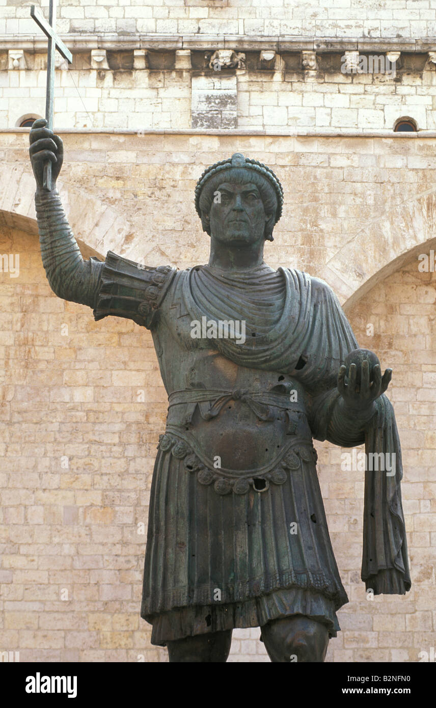 Colossus statue hi-res stock photography and images - Alamy, image size:856x1390