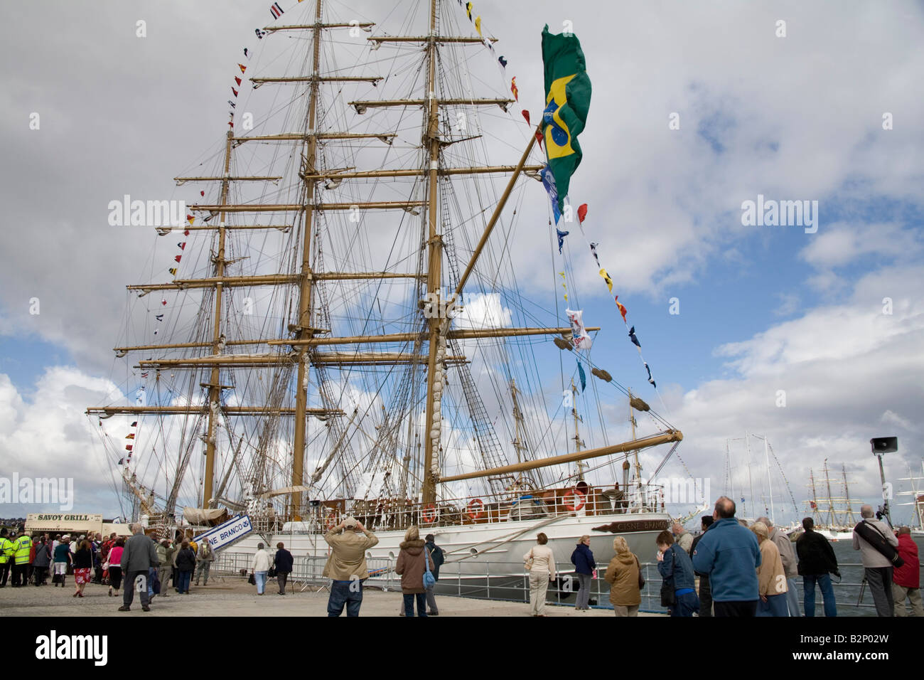 Full rigged sailing ship hi-res stock photography and images - Alamy
