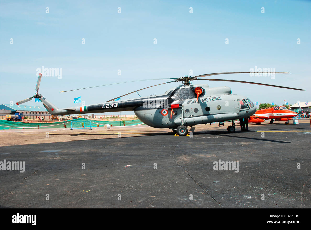 Mi 8 helicopter hi-res stock photography and images - Alamy