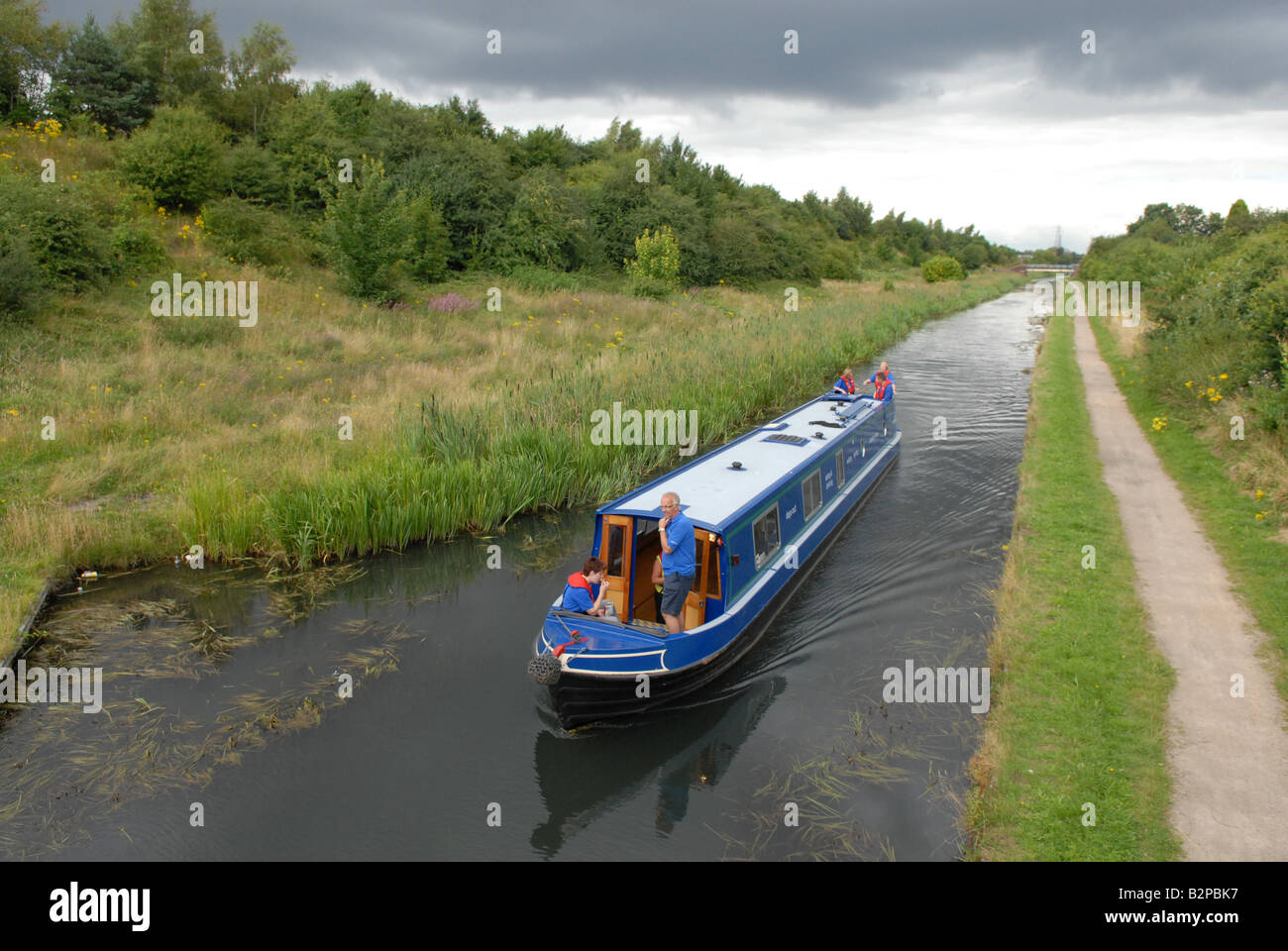 A narrowboat approaching Coseley Canal Tunnel in the West Midlands Stock Photo