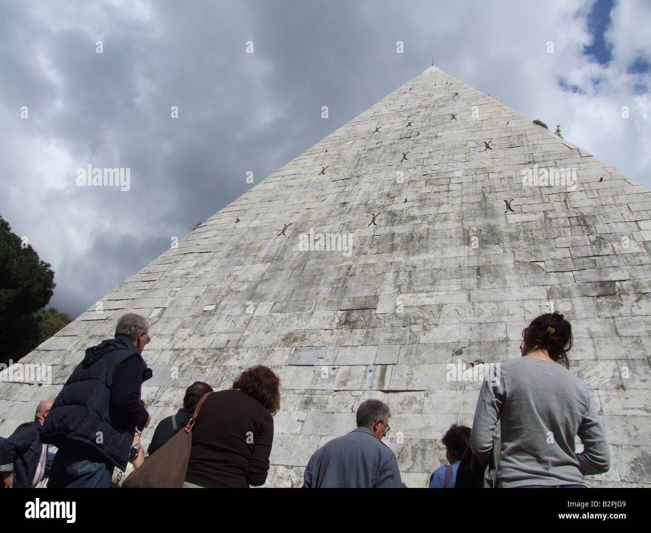caio cestio mausoleum pyramid monument in rome Stock Photo - Alamy
