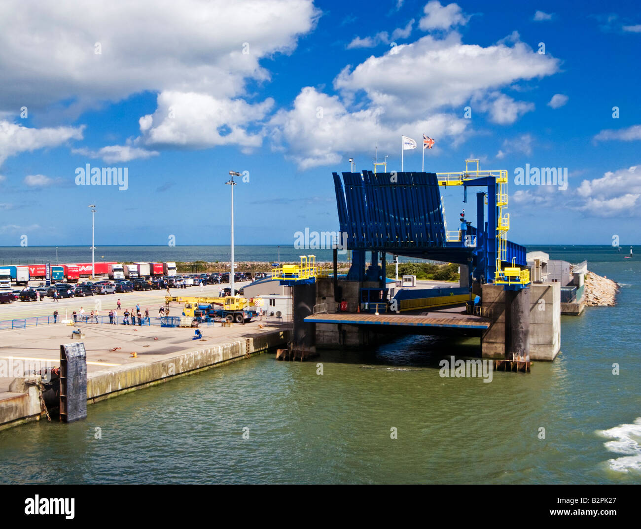 Cross docking hi-res stock photography and images - Alamy