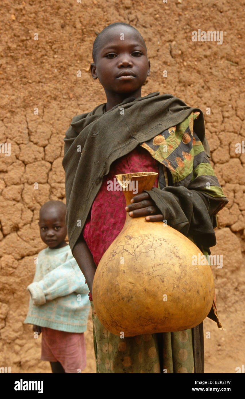 Young girl carrying pot for collecting water, Burundi Stock Photo