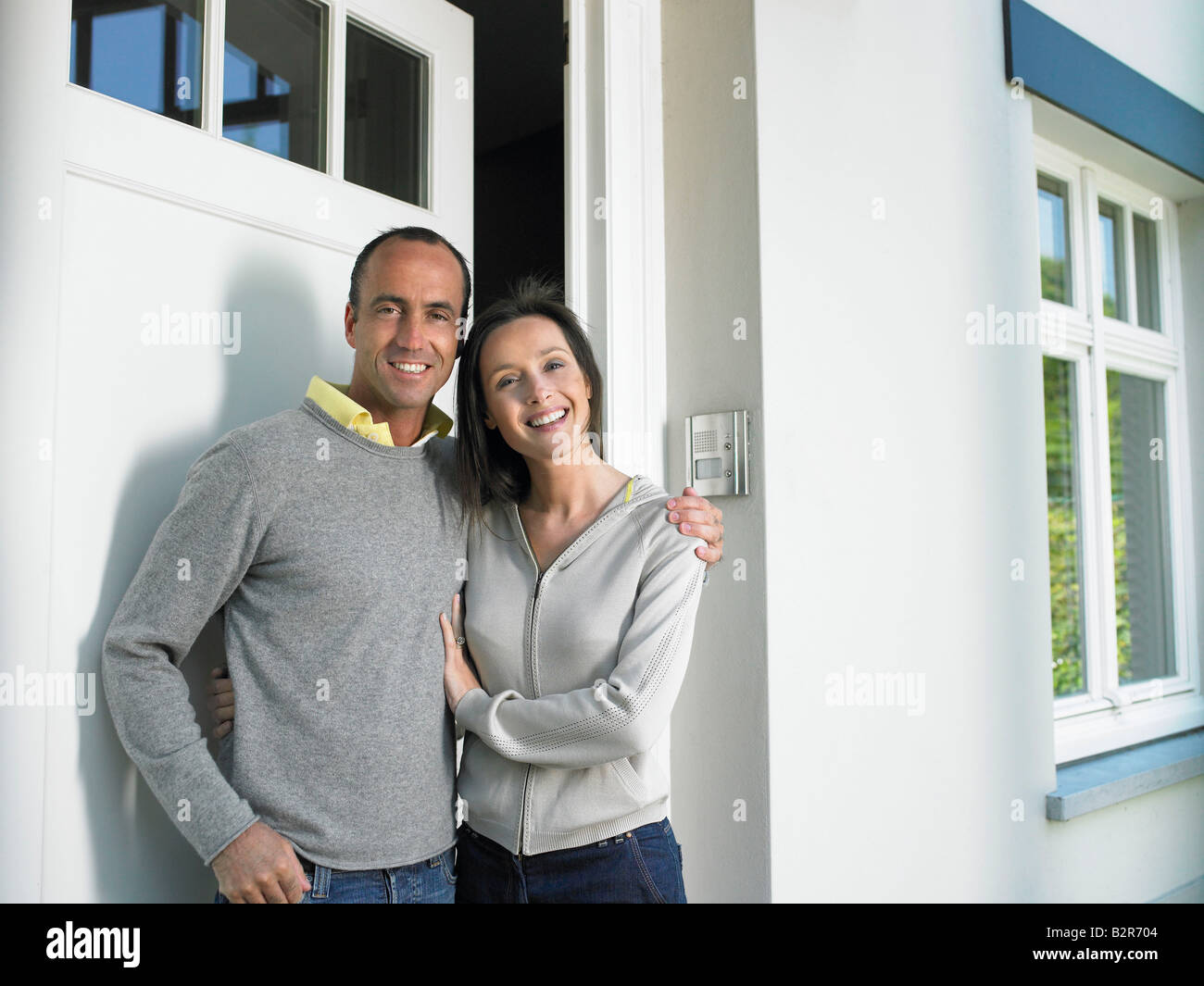 Europe couple door hi-res stock photography and images - Alamy