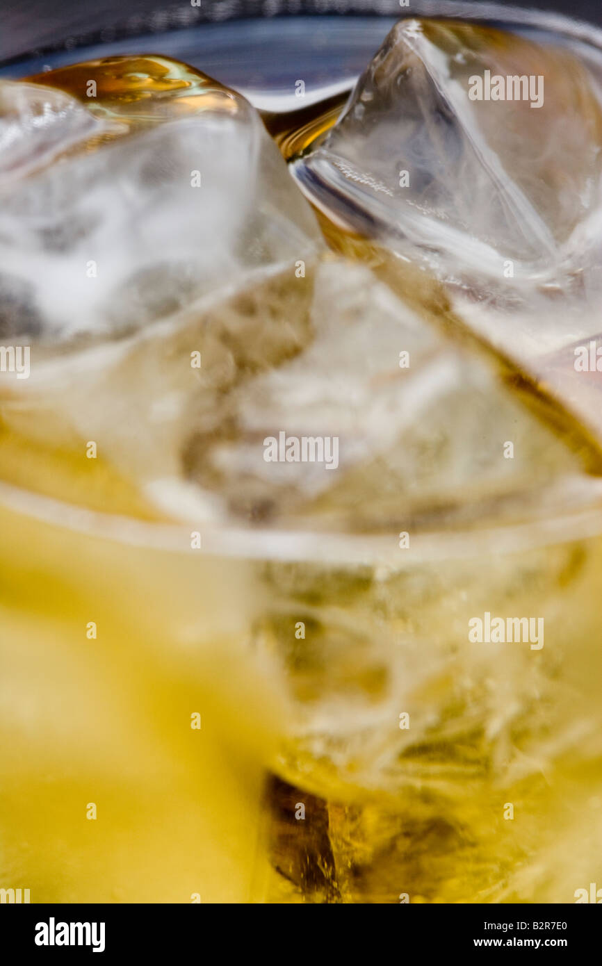 Cider, Ice, Glass, Liquid, Food, Drink, Ice Cube, Alcohol, Party