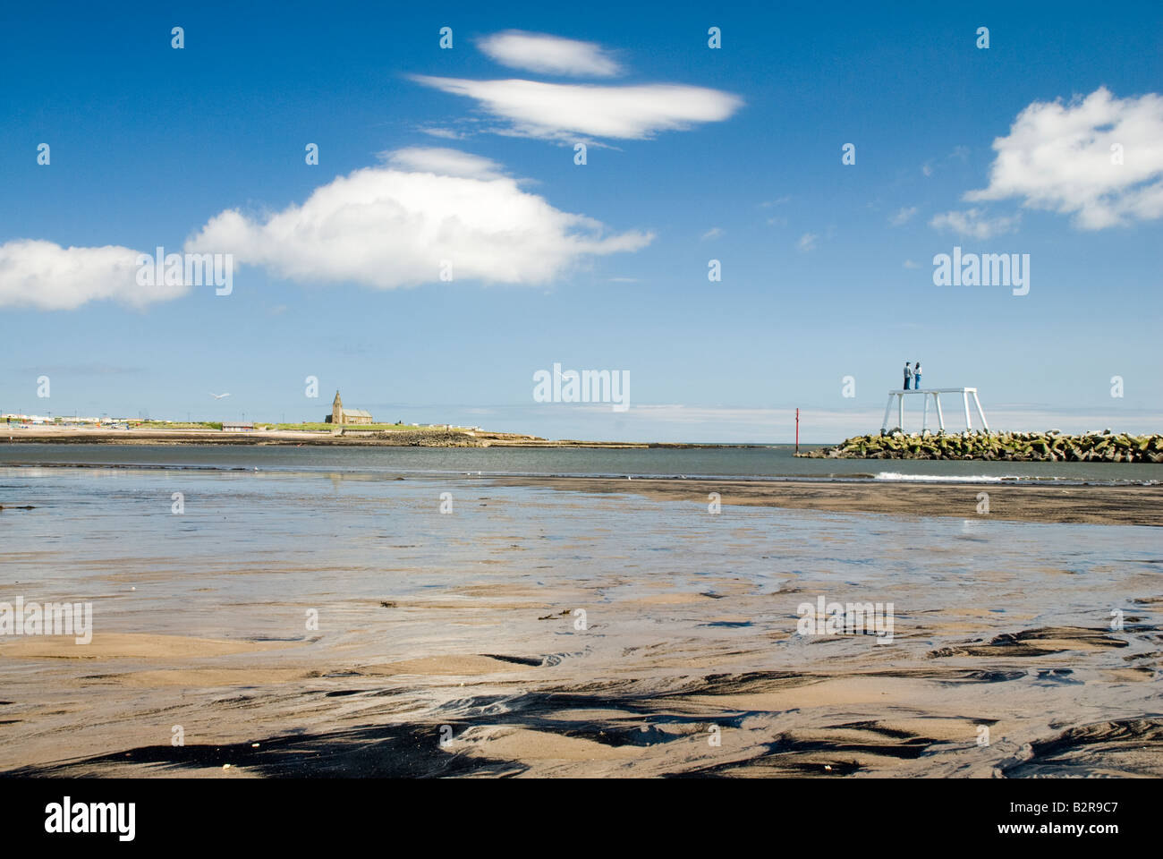 Newbiggin by the sea couple statue hires stock photography and images