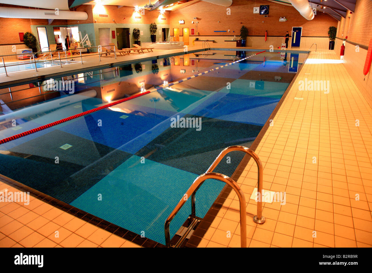 esporta fitness pool hours