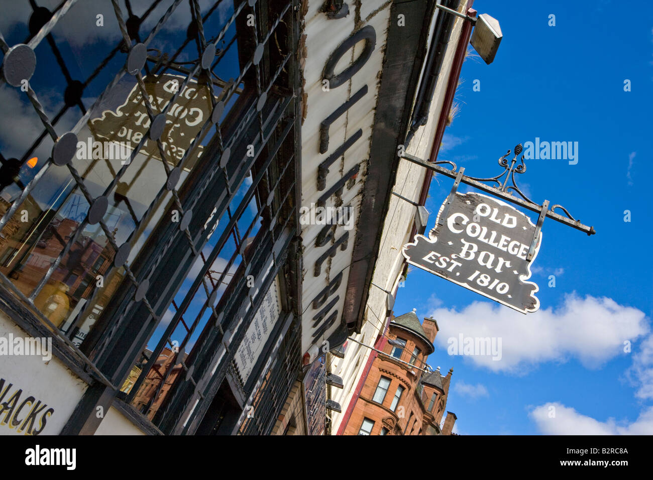 OLD COLLEGE BAR IN HIGH STREET GLASGOW SCOTLAND Stock Photo