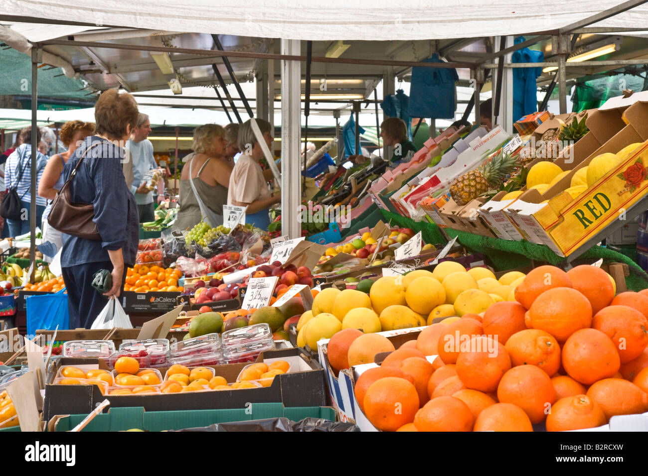 Fruit and vegetable market uk hires stock photography and images Alamy