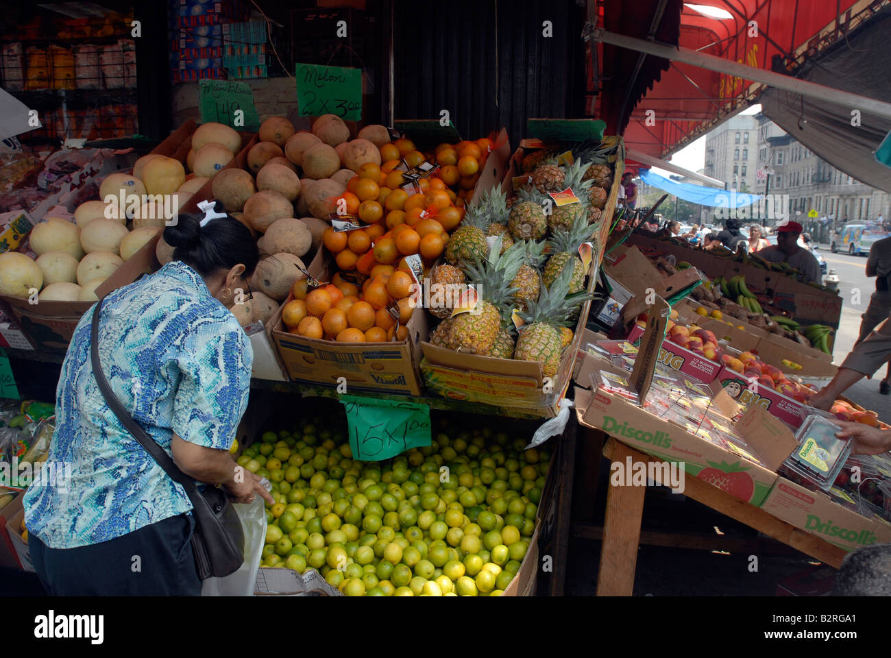 Fruit and vegetable store in the New York neighborhood of Washington