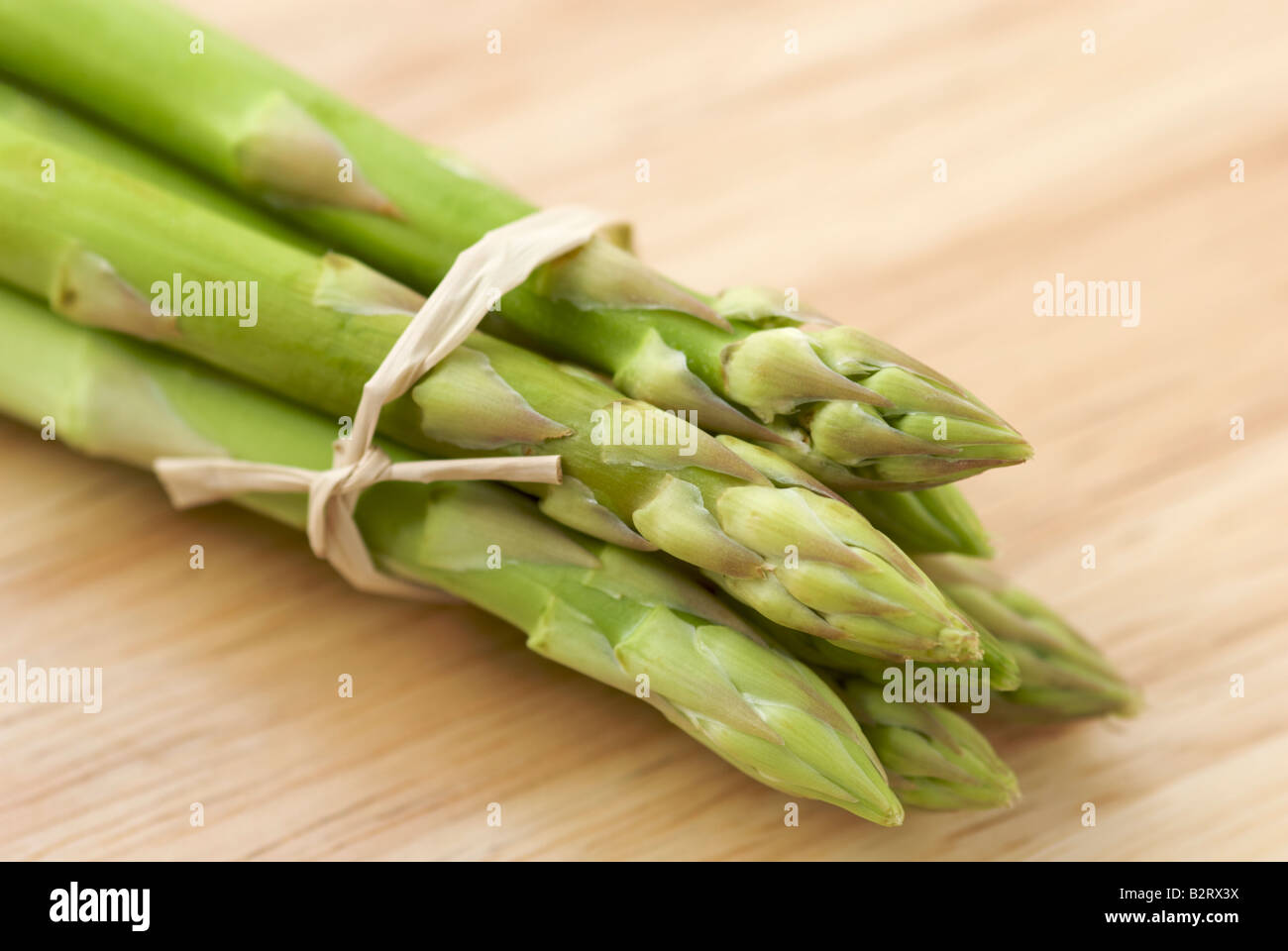 Bundle of Asparagus Stock Photo Alamy