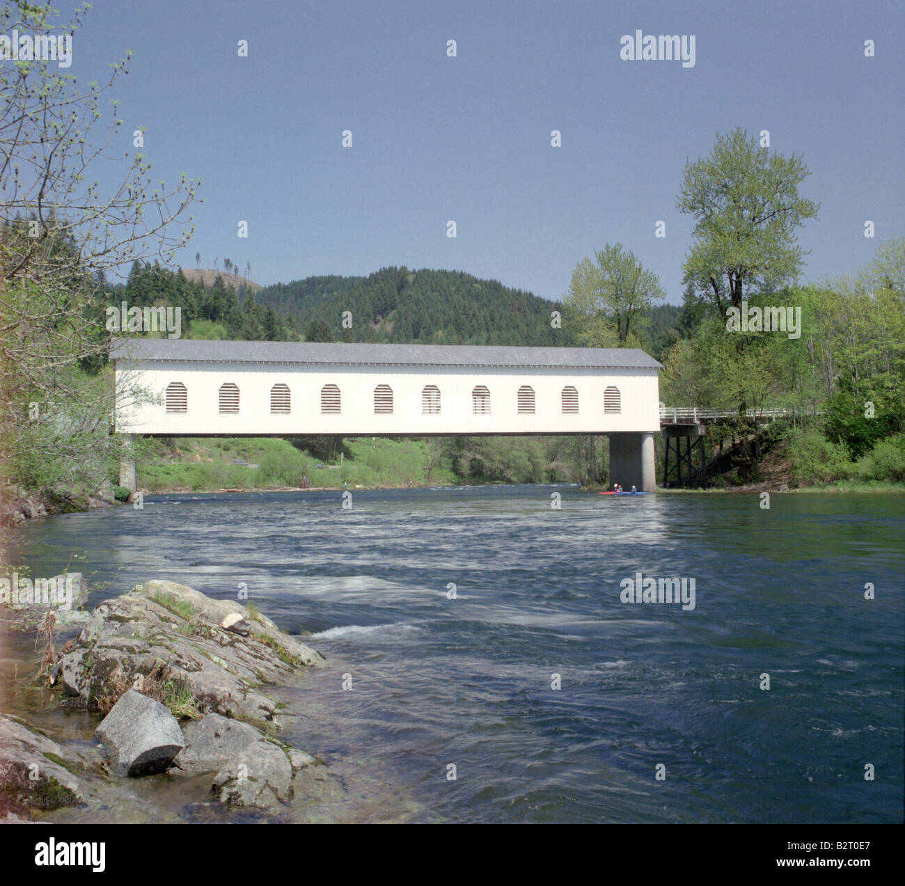 McKenzie River Goodpasture Covered Bridge Lane County Vida Oregon Route