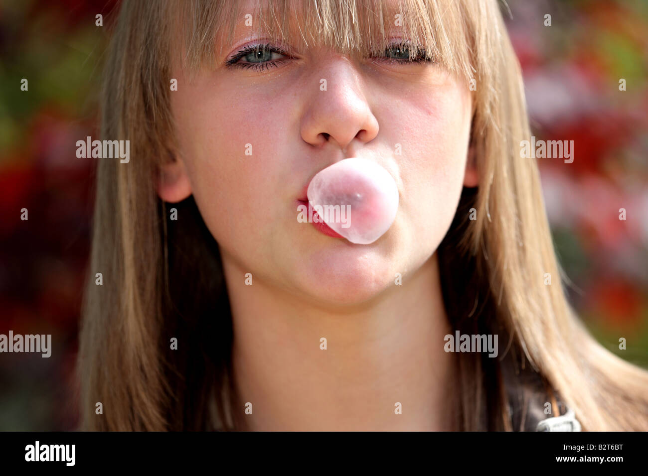 Teen blowing bubble hi-res stock photography and images - Page 7 - Alamy