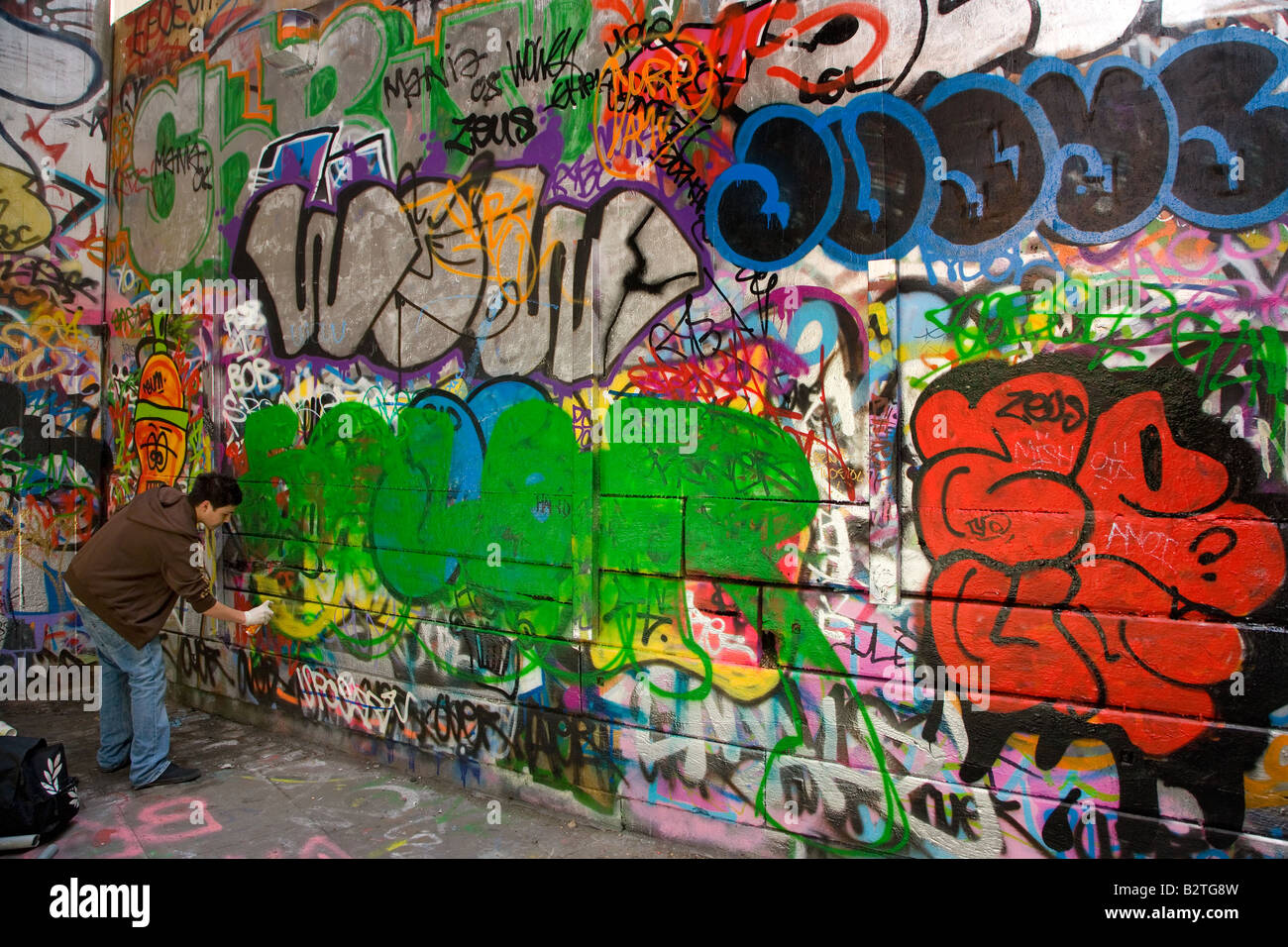 Graffiti concrete walls hi-res stock photography and images - Alamy