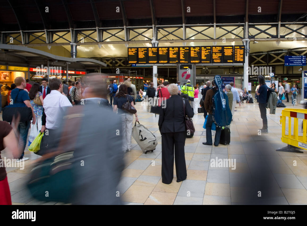 travelers at Paddington Station London Stock Photo - Alamy