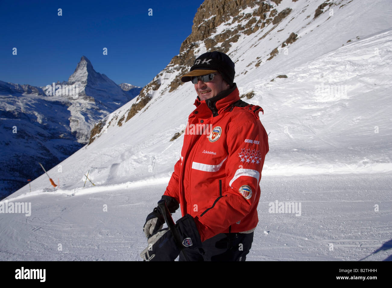 Ski instructor on mountain slope, Matterhorn (4478 m) in background, Rothorn, Zermatt, Valais, Switzerland Stock Photo