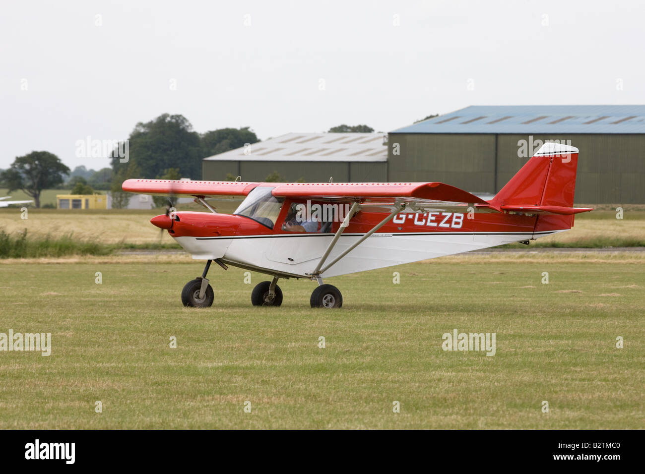 Savanah VG Sport Jabiru (1) G-CEZB microlight aircraft taxiing at Wickenby Airfield Stock Photo