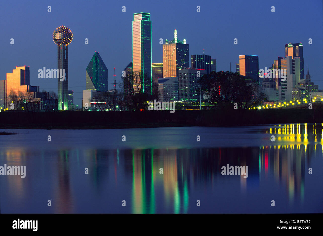 Downtown Dallas Texas reflecting in the Trinity River Stock Photo - Alamy