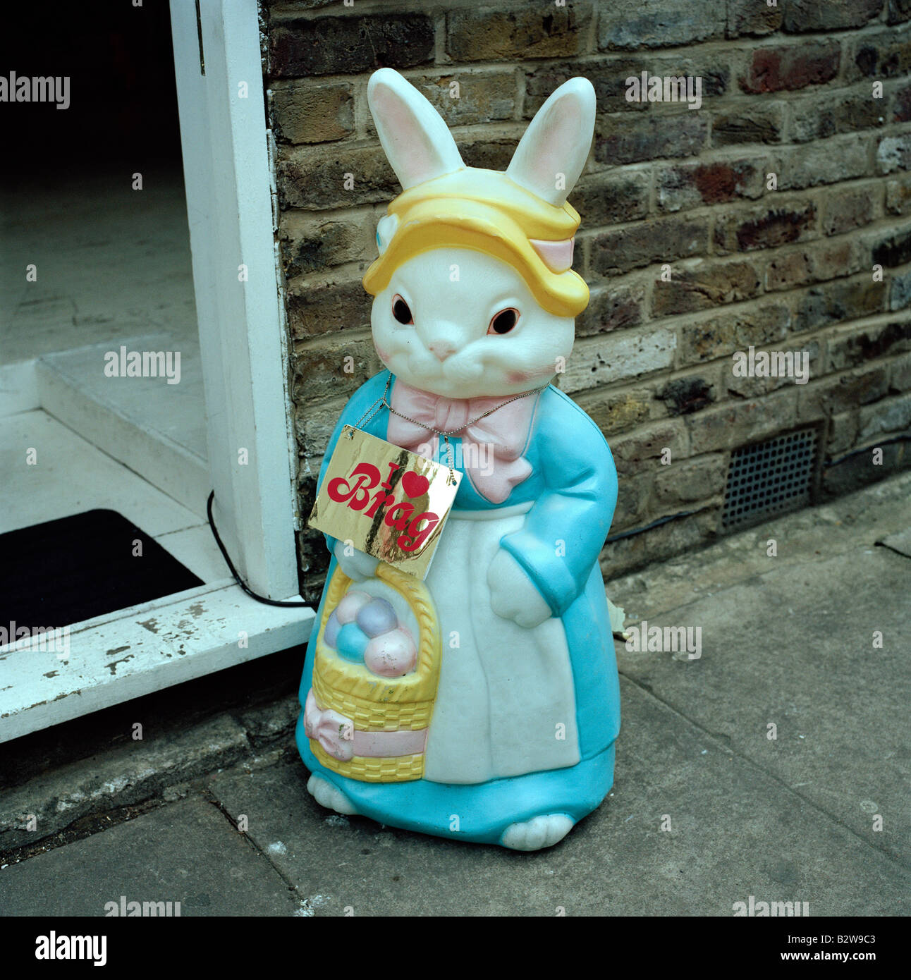 Plastic easter bunny hi-res stock photography and images - Alamy