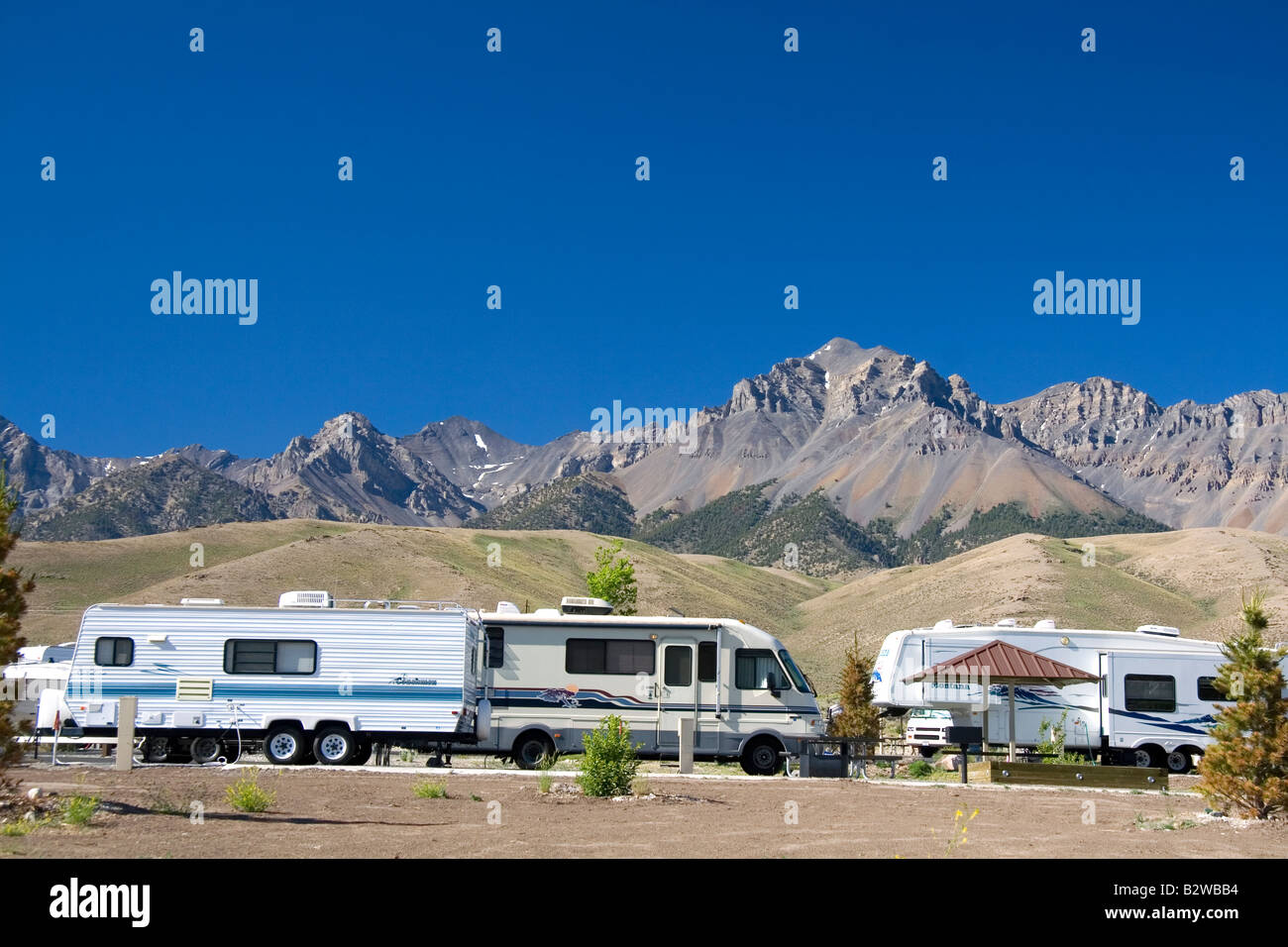 RV camping at the Joe T Fallini BLM campground below the mountain peaks of the Lost River Range in central Idaho Stock Photo