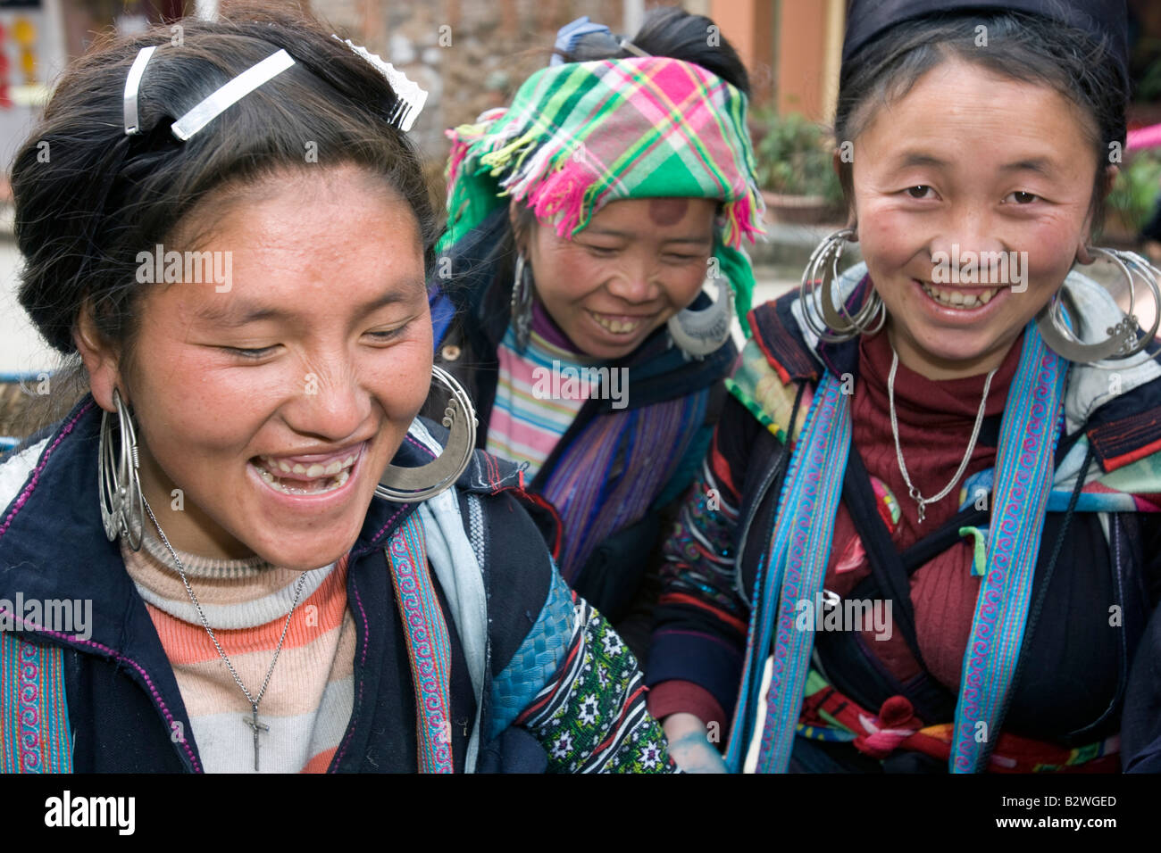 Black Hmong hilltribe women market Sapa Vietnam Stock Photo