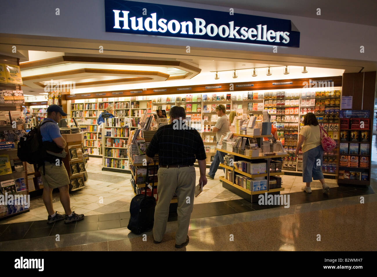 passengers browsing, Hudson Booksellers, Denver International Airport