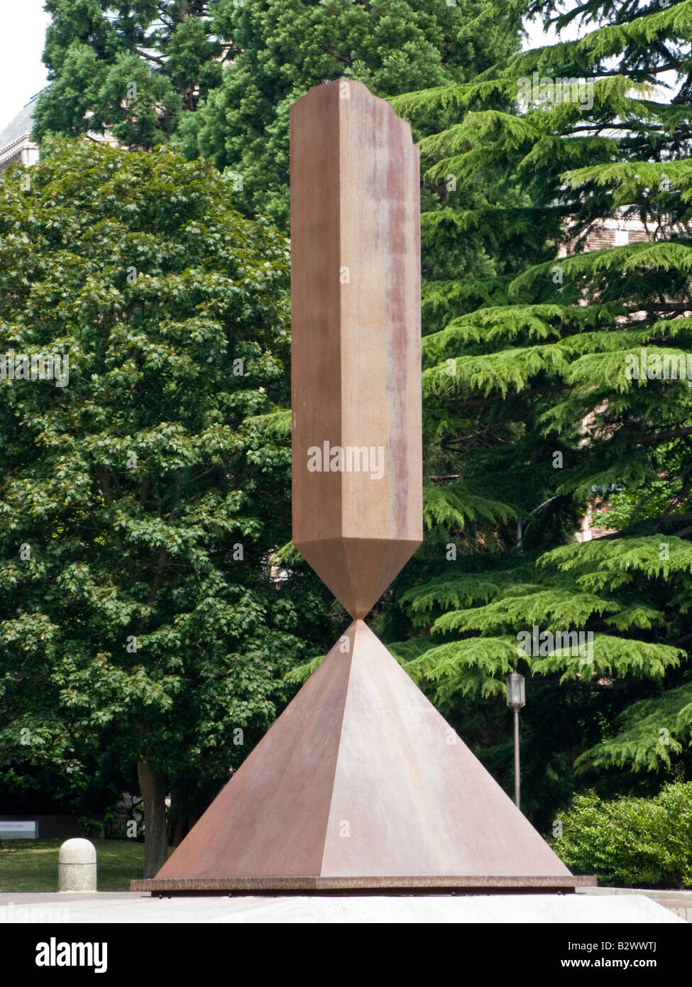 Barnett Newman (1905-1970), Broken Obelisk, gift of the Virginia Wright fund, 2001, Red Square, University of Washington Seattle campus Stock Photo