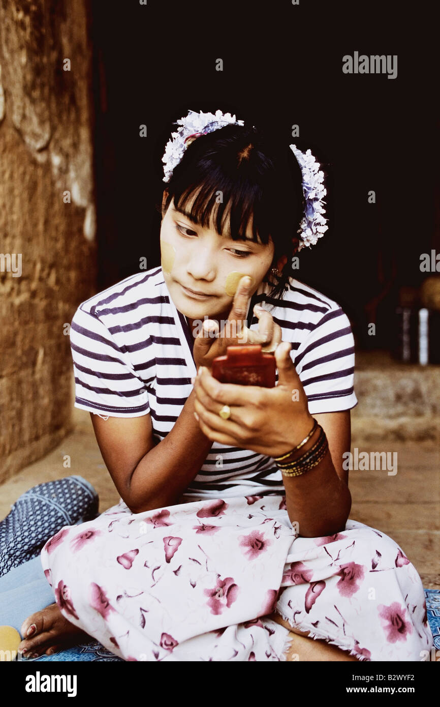 Applying sandalwood paste hires stock photography and images Alamy
