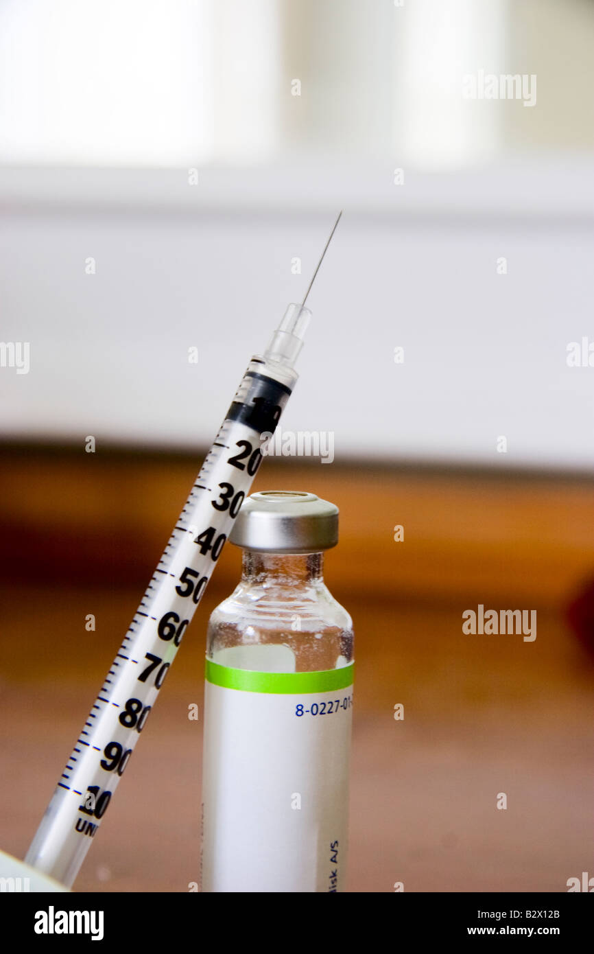 Disposable syringes injections insulin hi-res stock photography and images  - Alamy