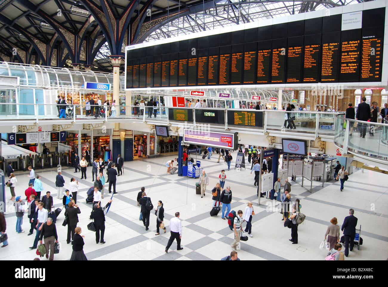 Interior concourse, Liverpool Street Station, Bishopsgate, City of London, Greater London, England, United Kingdom Stock Photo