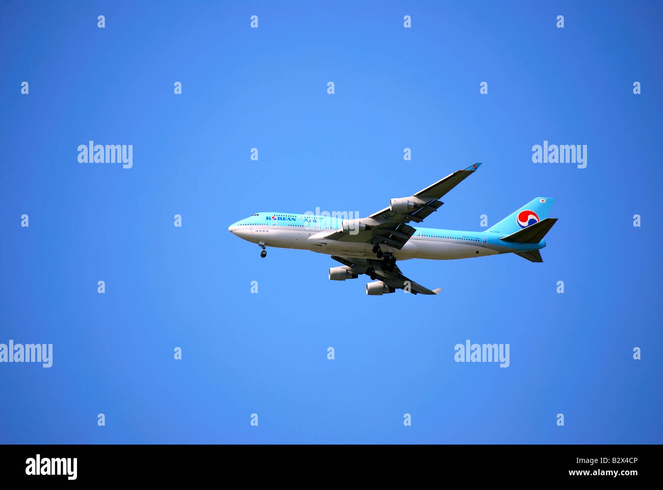 Korean Air Boeing 747 Jumbo Jet taking off from Heathrow Airport, Greater London, England, United Kingdom Stock Photo