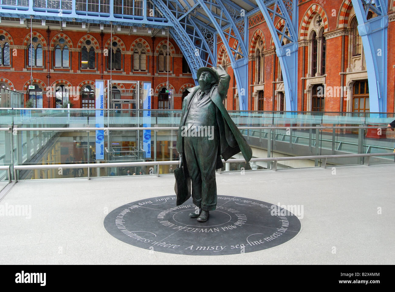 Sir John Betjeman Statue, St.Pancras International Station, Euston Road, Camden Borough, London, England, United Kingdom Stock Photo