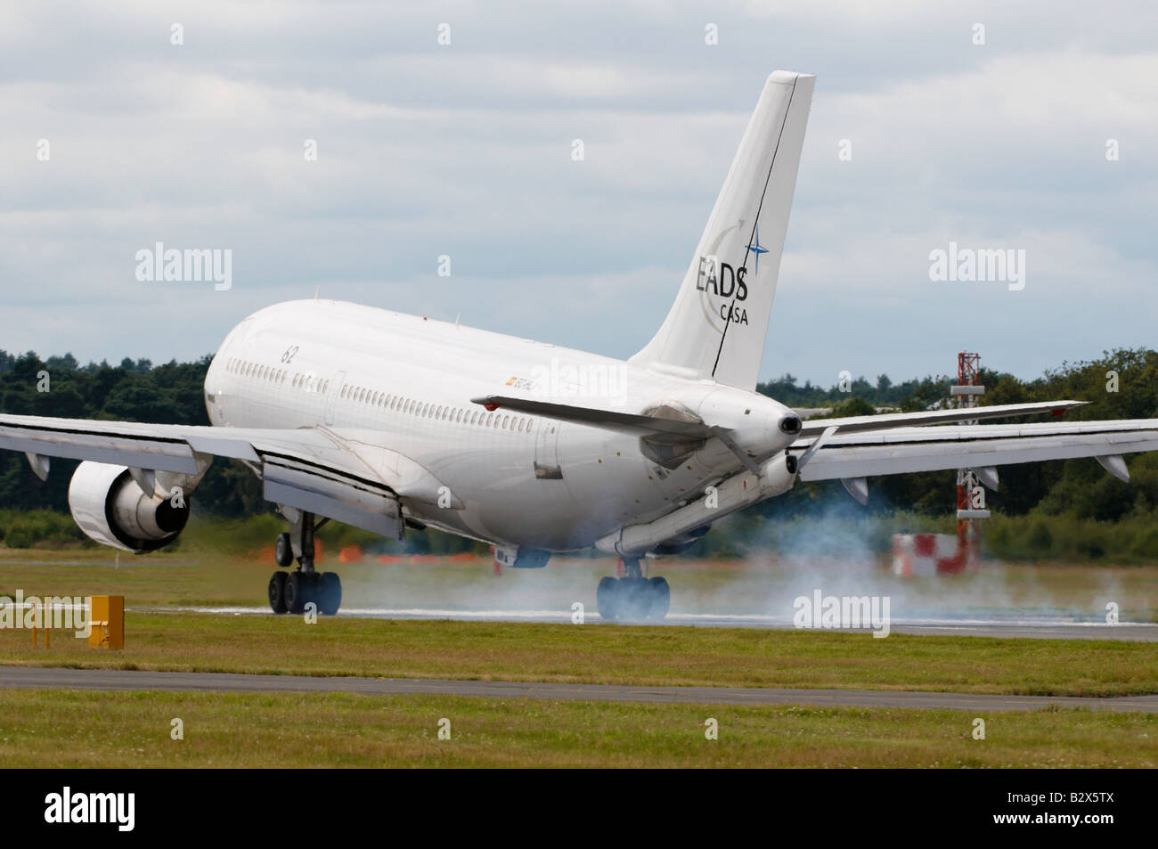 Airbus A310 EADS Air Refuelling tanker landing Farnborough Air Show 2008 Stock Photo