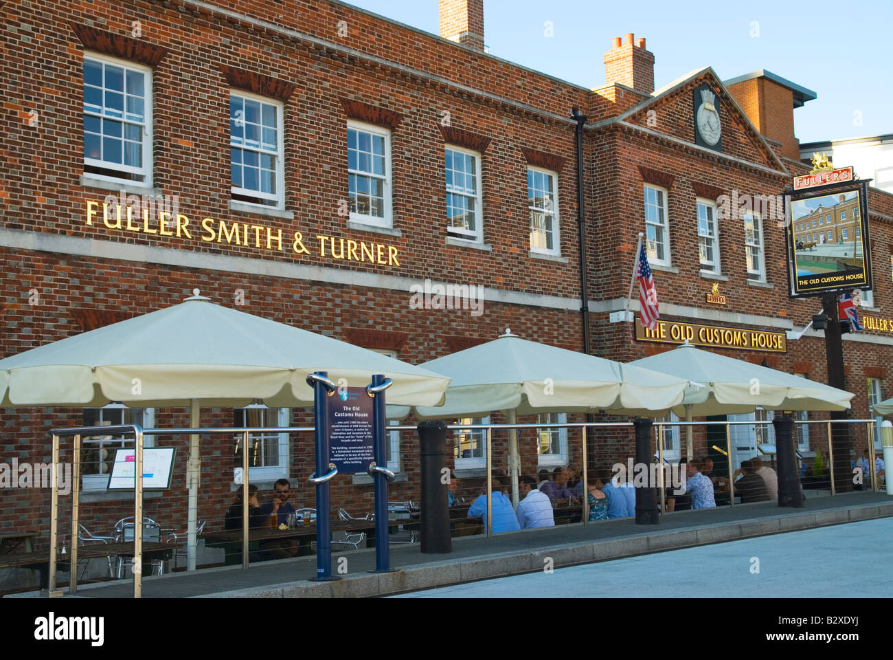 Gunwharf quays pub hires stock photography and images Alamy